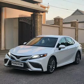 Toyota Camry 2021