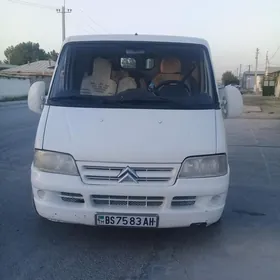 Toyota Hiace 2010