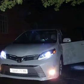Toyota Sienna 2019