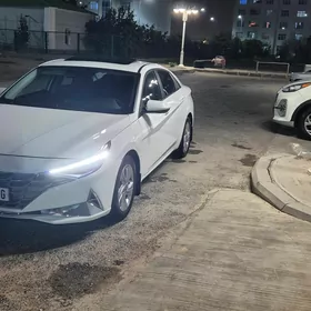 Hyundai Elantra 2022