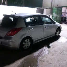 Nissan Versa 2011
