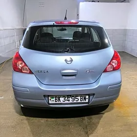 Nissan Versa 2011