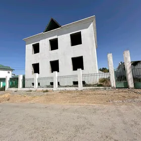 Änew, 8 sot kottej podw mansar