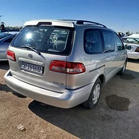 Toyota Sienna 2002