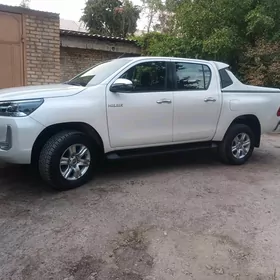 Toyota Hilux 2022