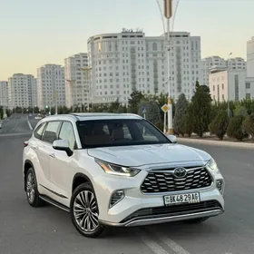 Toyota Highlander 2021
