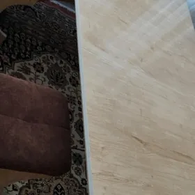 Стол и стулья