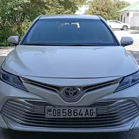 Toyota Camry 2019