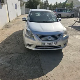 Nissan Versa 2011