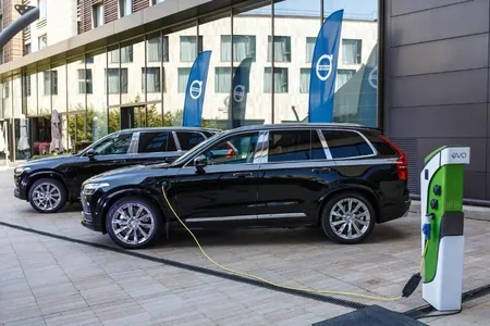 Volvo bir millionynjy zarýad berilýän gibridini öndürdi
