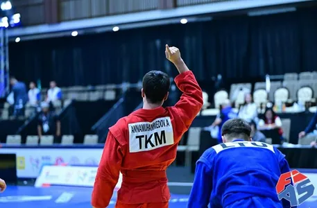 Финалисту ЧМ по самбо из Туркменистана присудили золотую медаль после ошибки организаторов