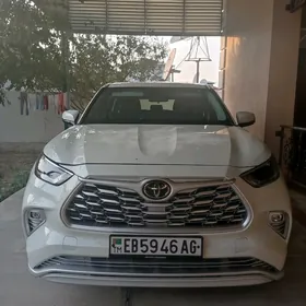 Toyota Highlander 2021