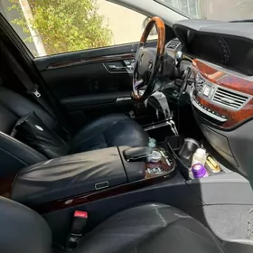 Mercedes-Benz S-Class 2009