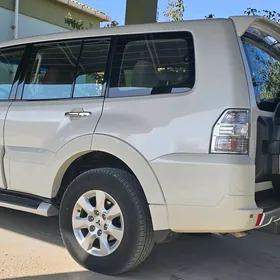 Mitsubishi Pajero 2014