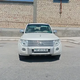 Mitsubishi Pajero 2010