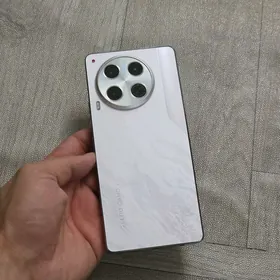 Tecno Camon 30. 16/256