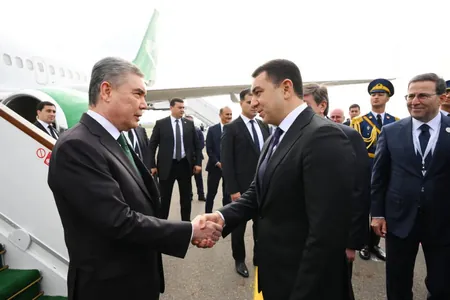 Gurbanguly Berdimuhamedow Türki Döwletleriň Guramasynyň sammitine gatnaşmak üçin Azerbaýjana bardy