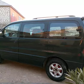 Hyundai H-1 1999