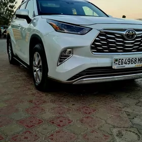 Toyota Highlander 2021