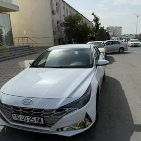 Hyundai Elantra 2022