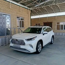 Toyota Highlander 2021