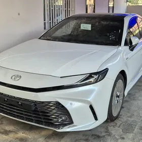 Toyota Camry Hybrid 2025