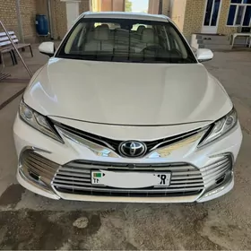 Toyota Camry 2021