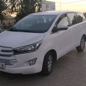 Toyota Innova 2021