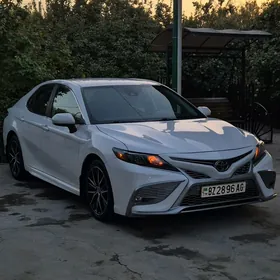 Toyota Camry 2021