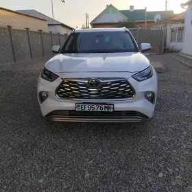 Toyota Highlander 2021