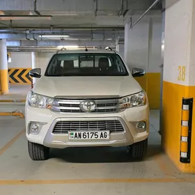 Toyota Hilux 2016