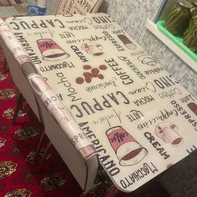 Стол и стулья
