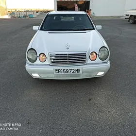 Mercedes-Benz E320 1996