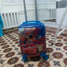 детский чемодан дефекта нету