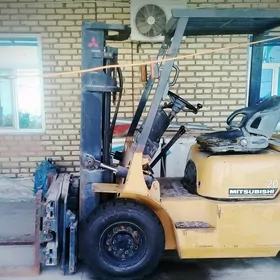 Kara Forklift 2010