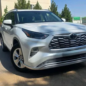 Toyota Highlander 2021