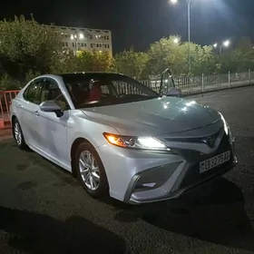 Toyota Camry 2021