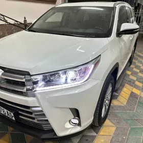 Toyota Highlander 2019