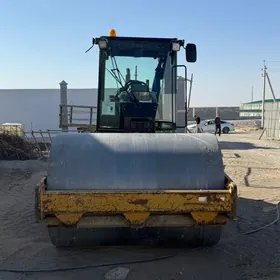 Caterpillar Dozer 2013