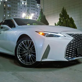 Lexus IS 2022