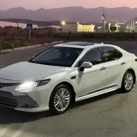 Toyota Camry 2021
