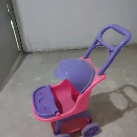gyz çagalara oýnawaç