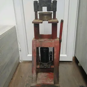 Станок для прессовки шлангов