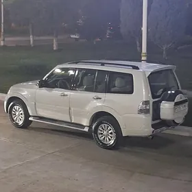 Mitsubishi Pajero 2010