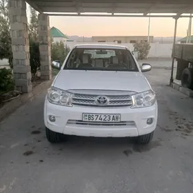 Toyota Fortuner 2012