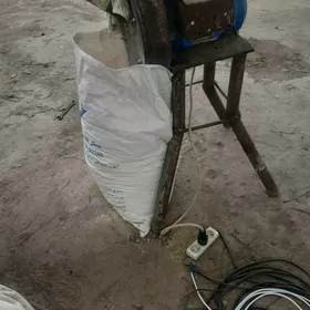 Drobilka mekge, dane