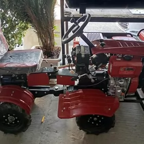Mini traktor