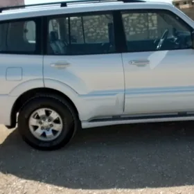 Mitsubishi Pajero 2004