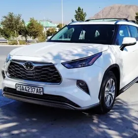 Toyota Highlander 2021