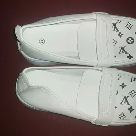 спортивные туфли